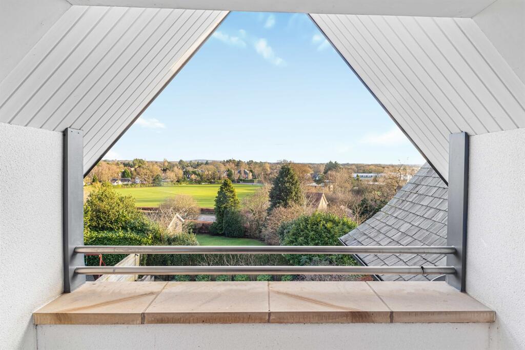 6 bedroom detached house for sale in Bowdon, Altrincham, WA14